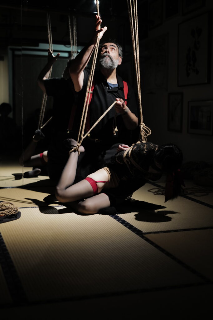 Shibari Saloon in Shangai
Ropes: Davide "MaestroBD" La Greca
Model: 白鹿（Bailu)
Photo: 华华（huahua)
Location: Ex Studio