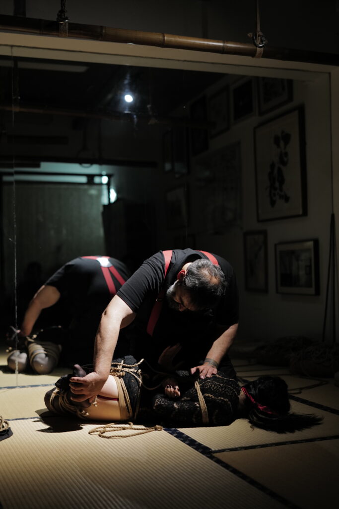 Shibari Saloon in Shangai
Ropes: Davide "MaestroBD" La Greca
Model: 白鹿（Bailu)
Photo: 华华（huahua)
Location: Ex Studio