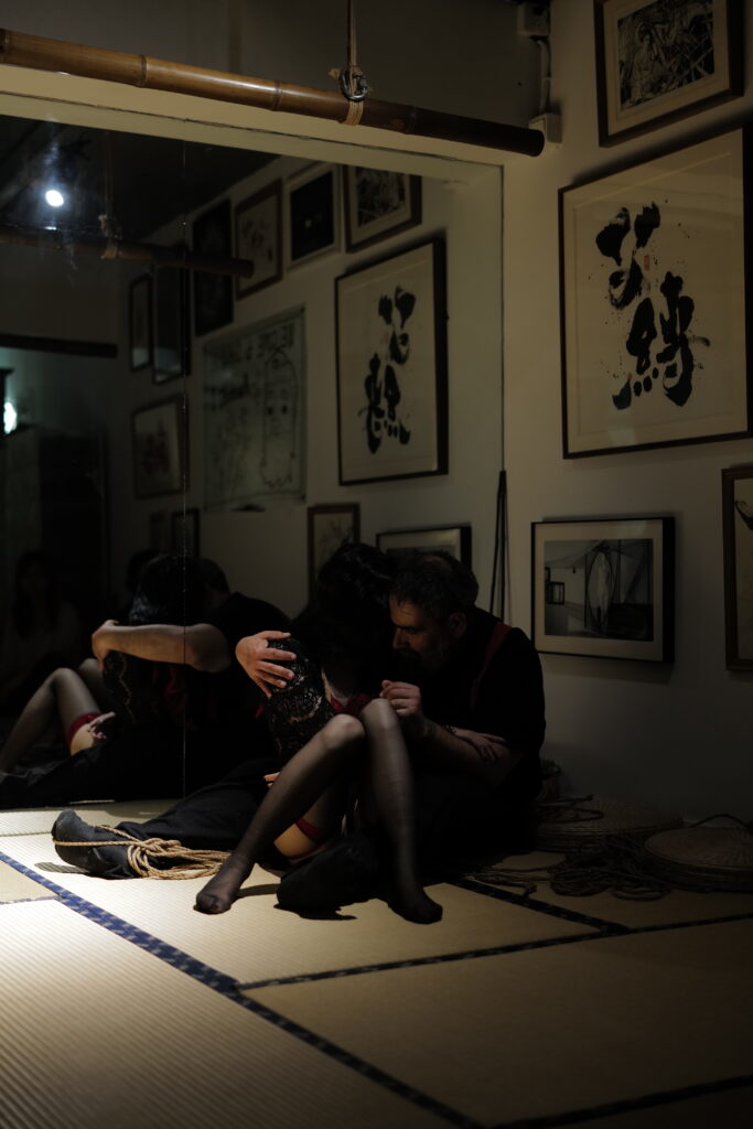 Shibari Saloon in Shangai
Ropes: Davide "MaestroBD" La Greca
Model: 白鹿（Bailu)
Photo: 华华（huahua)
Location: Ex Studio