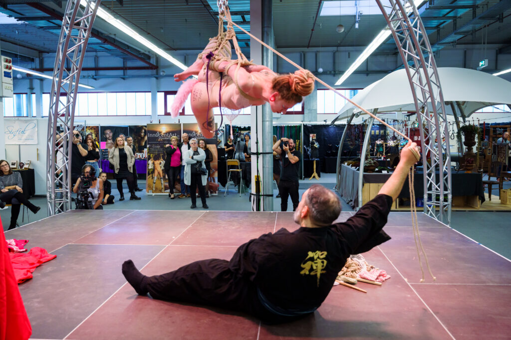 BoFeWo - Fetish Fair - Show with Ary Tex and Alinoir

Ropes Davide "MaestroBD" La Greca
Model: Ary Tex and Alinoir 
Photographa: Niji Nawa; 

Location: BoFeWo - Frankfurt on Main